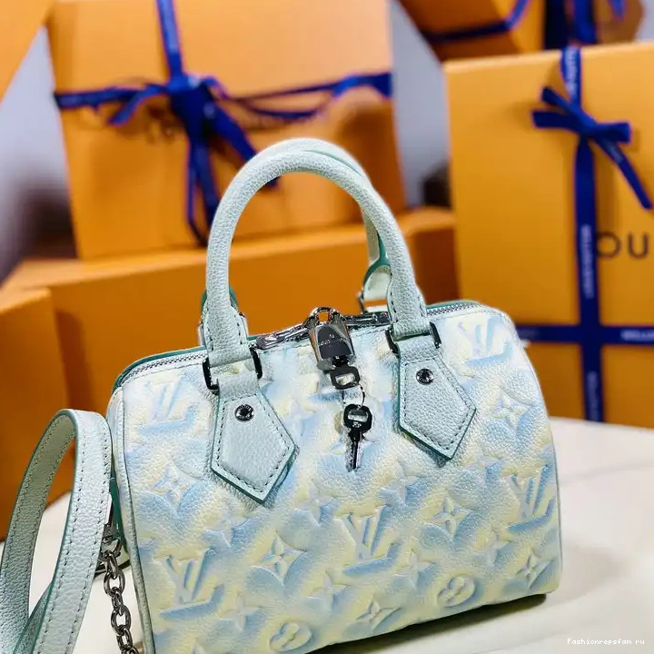 Fashionrepsfam ru 2207DJ0004 Bag LV 0727